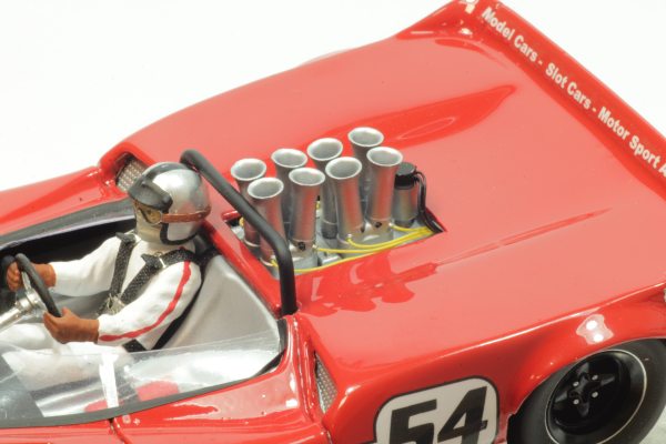 Motorattrappe mit langen Ansaugrohren für McLaren M6b